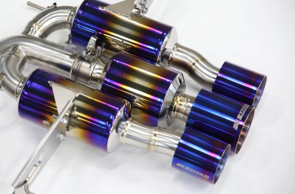 R1 TITAN EXTRA STTI GOLD RING WITH SCORCHED SUB SILENCER AND R1 TITAN LOGO FOR HONDA CIVIC TYPE R FL5 R1-TITAN-00055
