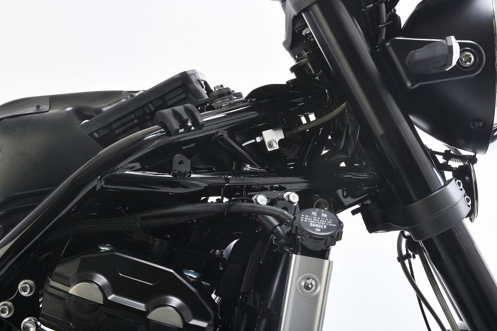PLOT SWAGE-LINE PRO FRONT BRAKE HOSE KIT TRI-PIECE STAINLESS STEEL FITTINGS BLACK SMOKE HOSE FOR KAWASAKI Z900RS BREMBO CALIPER SPEC STPB770FT